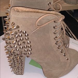 Jeffrey Campbell x Ann- Kathrin Kuhn